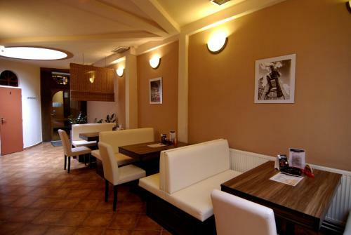 Hostal Fontana Pizzeria - Pension