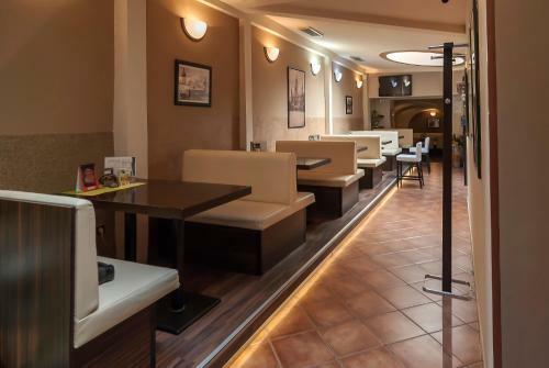 Hostal Fontana Pizzeria - Pension