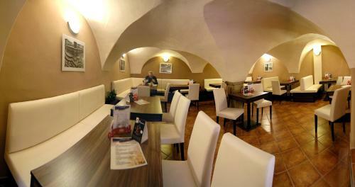 Hostal Fontana Pizzeria - Pension