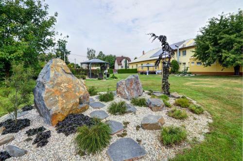 Hostal Hostinec A Penzion U Sv. Mikul�?e