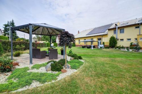 Hostal Hostinec A Penzion U Sv. Mikul�?e