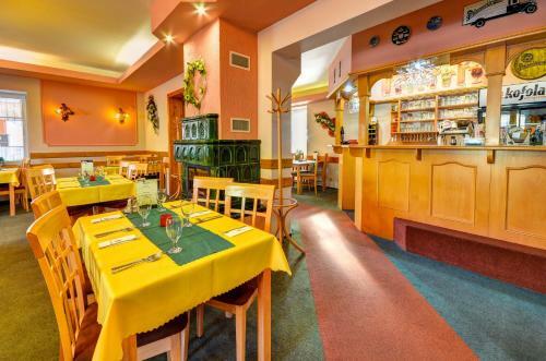 Hostal Hostinec A Penzion U Sv. Mikul�?e