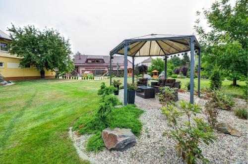 Hostal Hostinec A Penzion U Sv. Mikul�?e