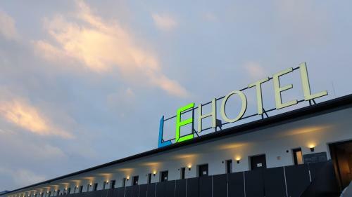 Le Hotel