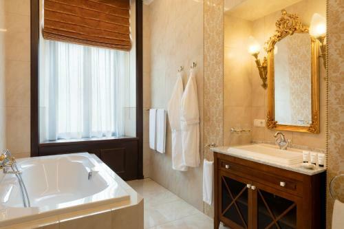 Hotel Schloss Lieser, Autograph Collection