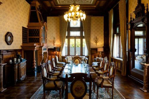 Hotel Schloss Lieser, Autograph Collection