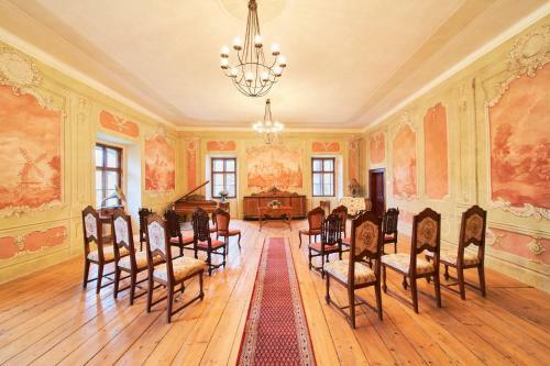 Hostal Penzion Z�mek Le?any