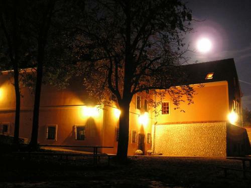 Hostal Penzion Zatisi