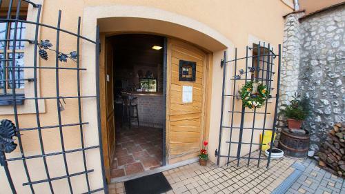 Hostal Penzion Zatisi