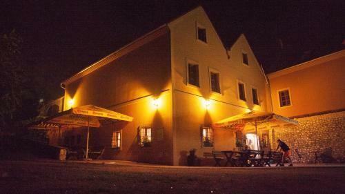 Hostal Penzion Zatisi