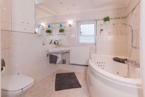 Ferienhaush�lfte Seeblick Rosalie