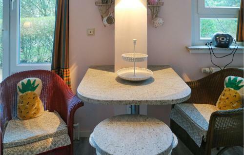 Amazing Apartment In K�hlungsborn With Internet