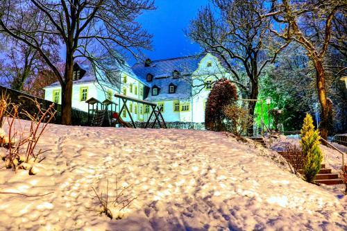 Schlosshotel Eyba Mit G�stehaus
