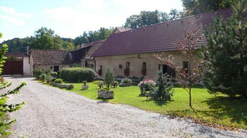 Hostal Penzion Padrt?v Ml�n