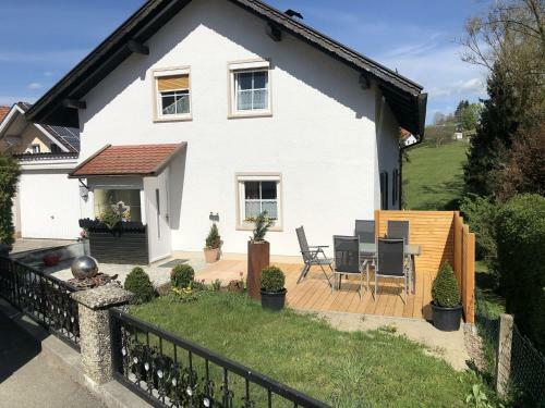 Cozy Holiday Home In Schiefweg With Garden