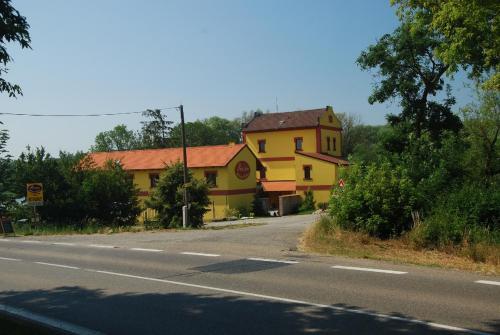 Hostal Penzion Ml�n Sedlec