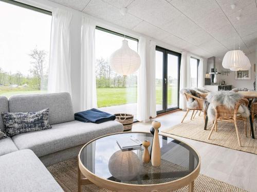 5 Star Holiday Home In �lb�k