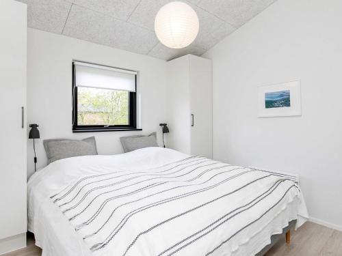 5 Star Holiday Home In �lb�k