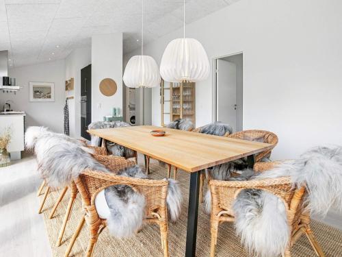 5 Star Holiday Home In �lb�k
