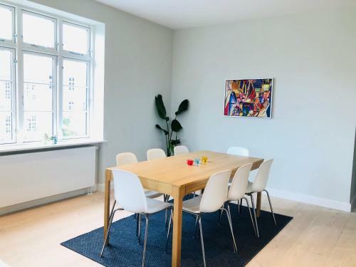 Bed & Breakfast Adnana - Modern Living - Room One - Aalborg Center