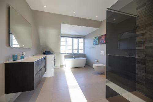 Bed & Breakfast Adnana - Modern Living - Masters Room