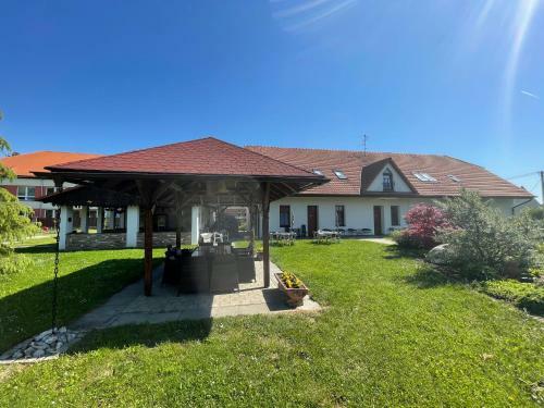 Hostal Penzion U Bohu?a