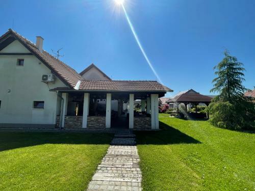 Hostal Penzion U Bohu?a