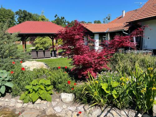 Hostal Penzion U Bohu?a