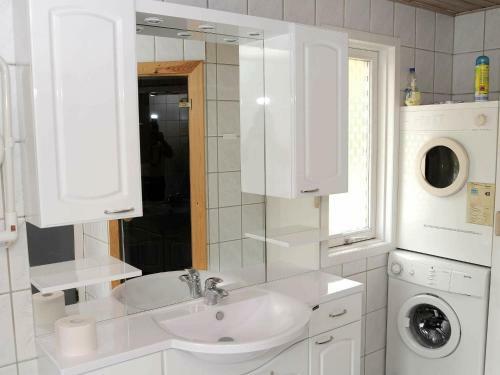 Three-bedroom Holiday Home In Hemmet 5