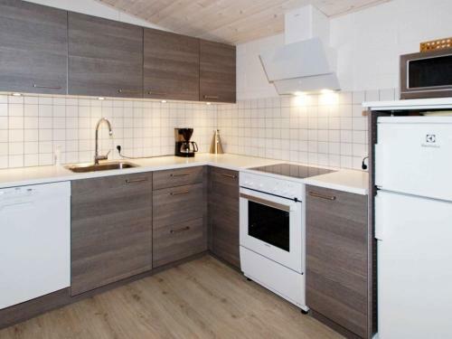 Three-bedroom Holiday Home In Hemmet 67