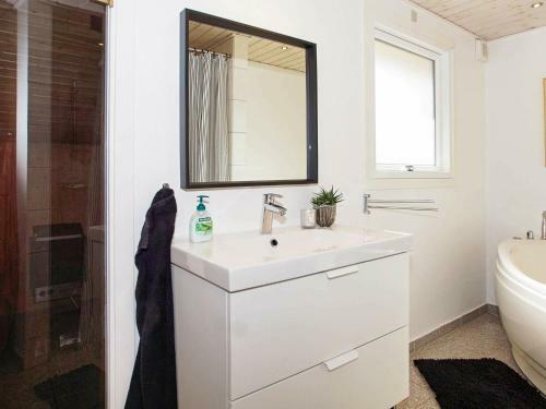 Three-bedroom Holiday Home In Hemmet 7
