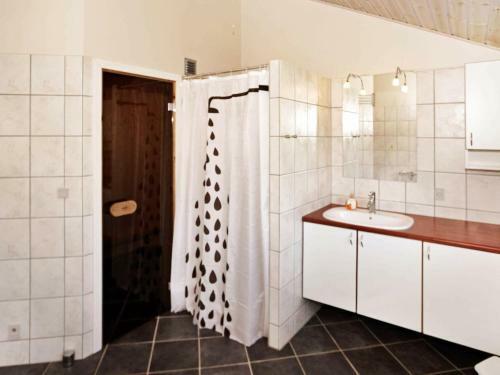 Three-bedroom Holiday Home In Hemmet 11