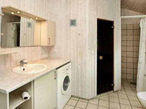 Three-bedroom Holiday Home In Hejls 7