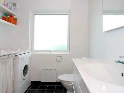 Three-bedroom Holiday Home In Hejls 13