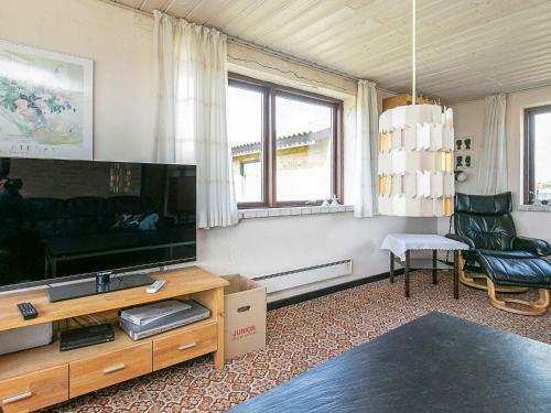 Three-bedroom Holiday Home In Ringk�bing 2