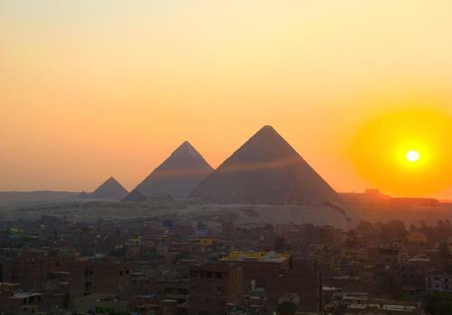 Hotel Pyramids Tower
