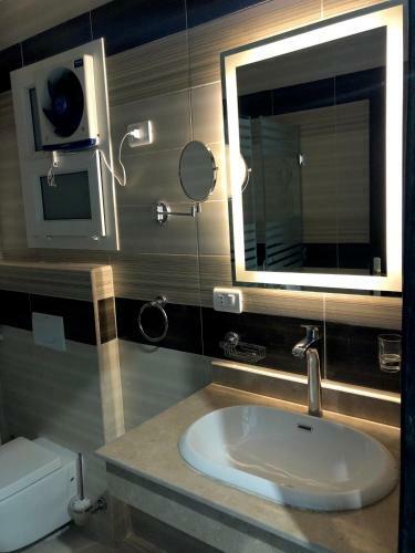 Jewel Dokki Hotel