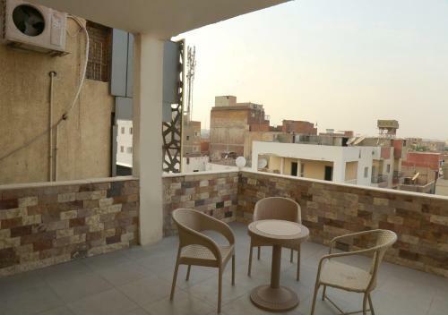 Hostal Pyramids Shadow Guest House