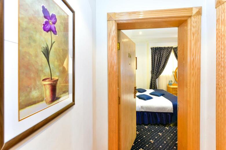 Grand Qatar Palace Hotel