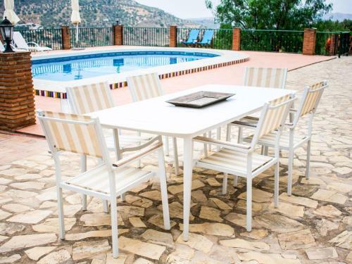 Charming Apartment In Alcaucin With Garden