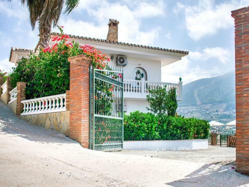 Charming Apartment In Alcaucin With Garden