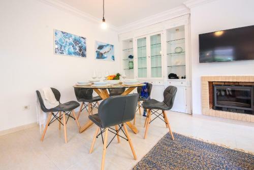 Atzavara Lakeside & Beach House
