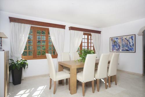 Es Barcares Villa Sleeps 8 With Pool Air Con And Wifi