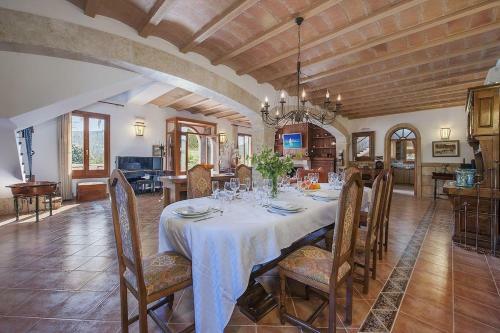 Es Barcares Villa Sleeps 8 With Pool Air Con And Wifi