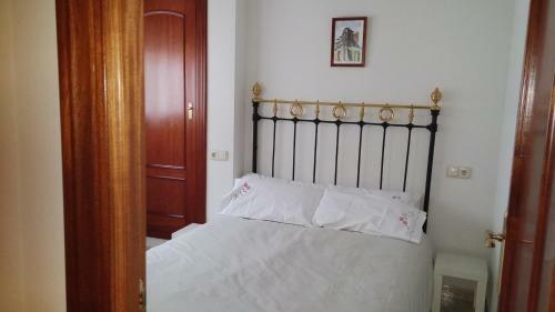 The Pink House, Aldea Real