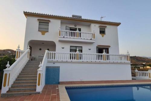 Aprotos Villa Charo Mit Meerblick Und Gro�em Salzwasserpool