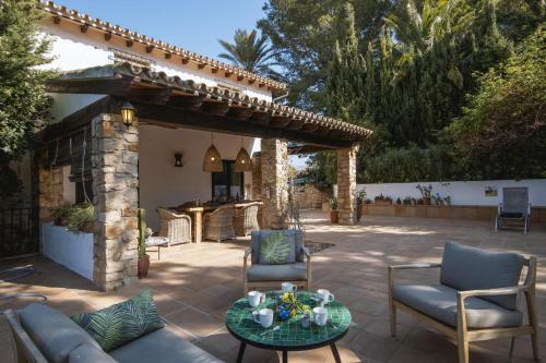 Alfatares Villa Sleeps 8 With Pool Air Con And Wifi