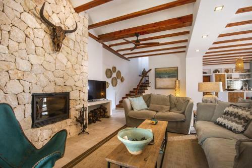 Alfatares Villa Sleeps 8 With Pool Air Con And Wifi