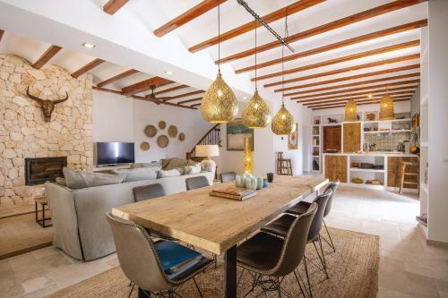 Alfatares Villa Sleeps 8 With Pool Air Con And Wifi