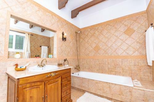 Cubo's Villa Ana Valtocado